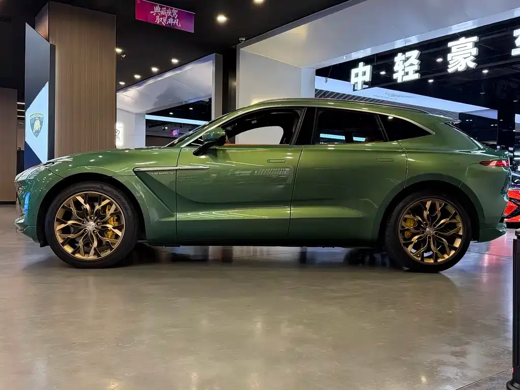 Aston Martin DBX — фото 6