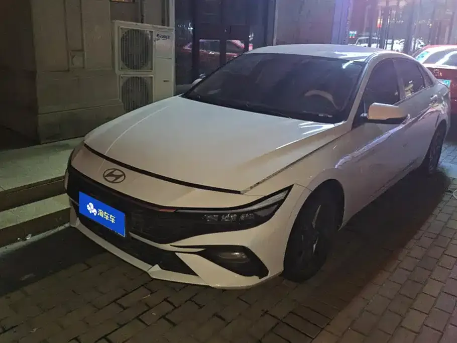 Hyundai Elantra — фото 1