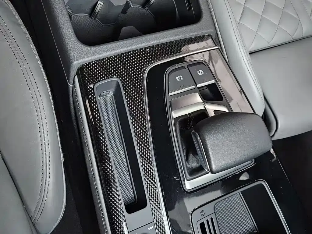 Audi Q5L Sportback — фото 5