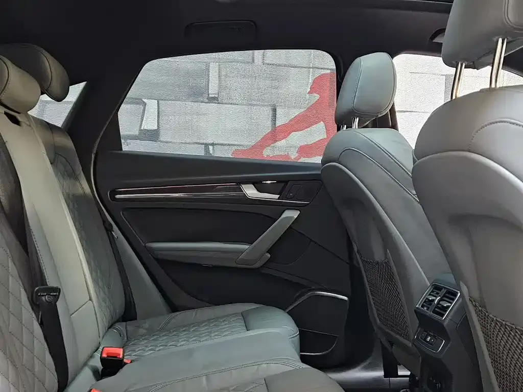 Audi Q5L Sportback — фото 4