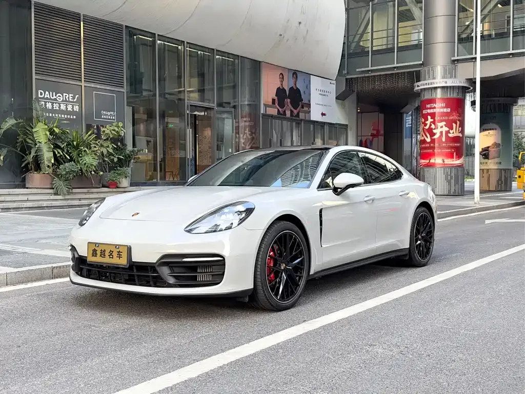 Porsche Panamera — фото 1