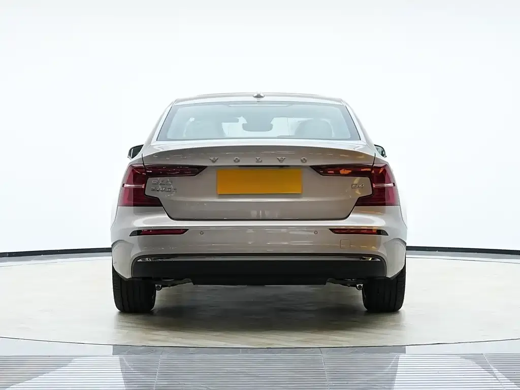Volvo S60 — фото 4