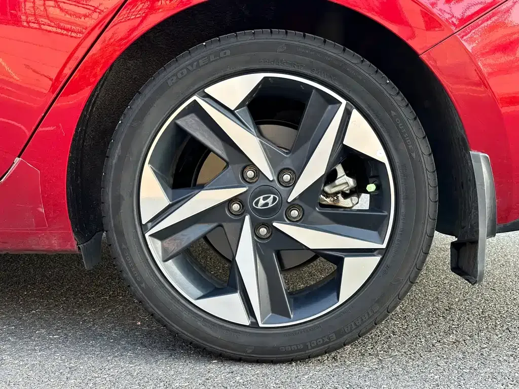 Hyundai Elantra — фото 10