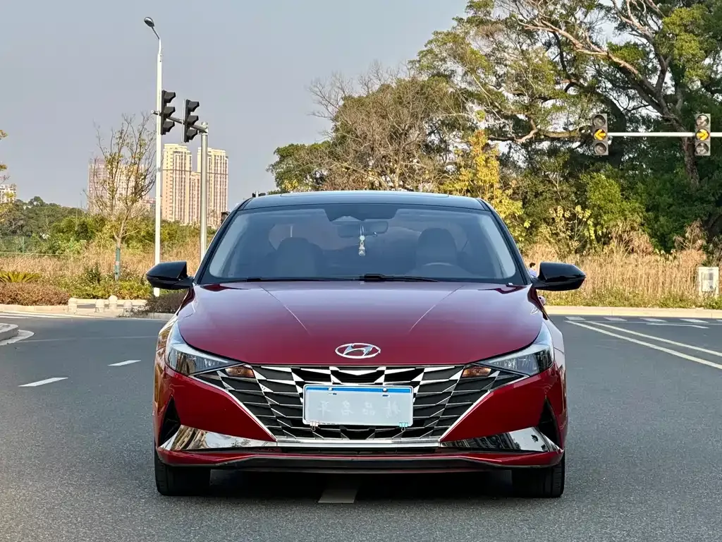 Hyundai Elantra — фото 2