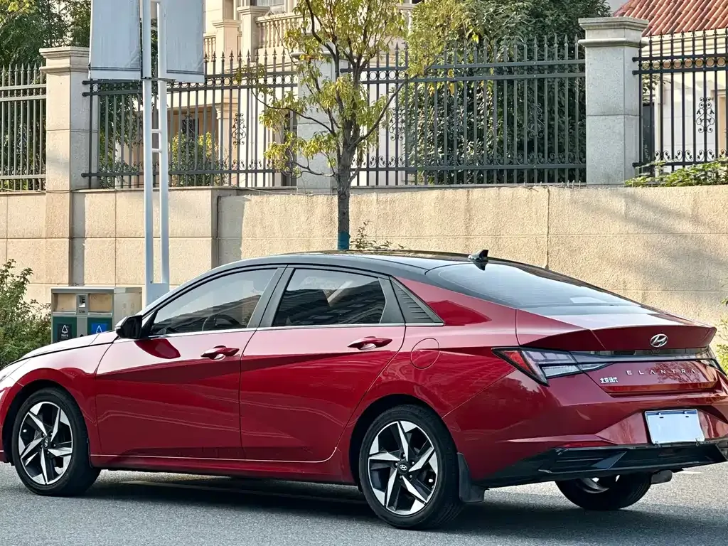 Hyundai Elantra — фото 4