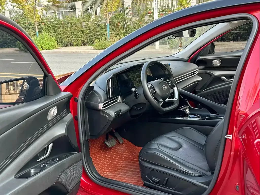 Hyundai Elantra — фото 7