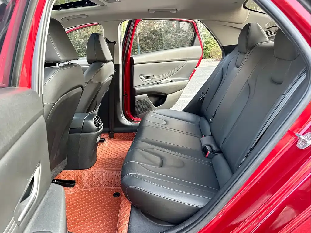 Hyundai Elantra — фото 8