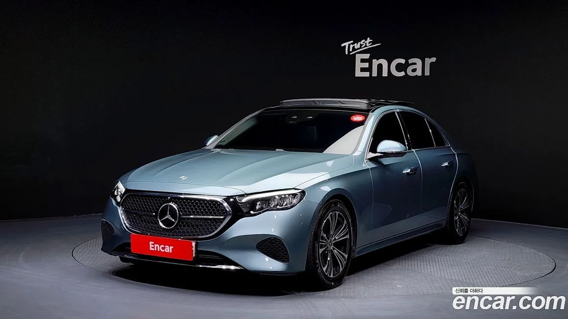 Mercedes-Benz E-Class — фото 1