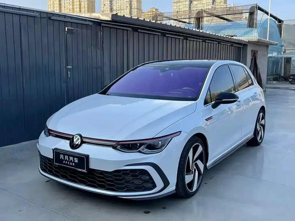 Volkswagen Golf GTI — фото 1
