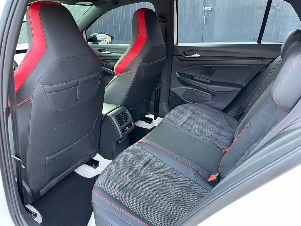 Volkswagen Golf GTI — фото 8