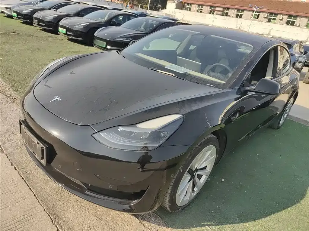 Tesla Model 3 — фото 1