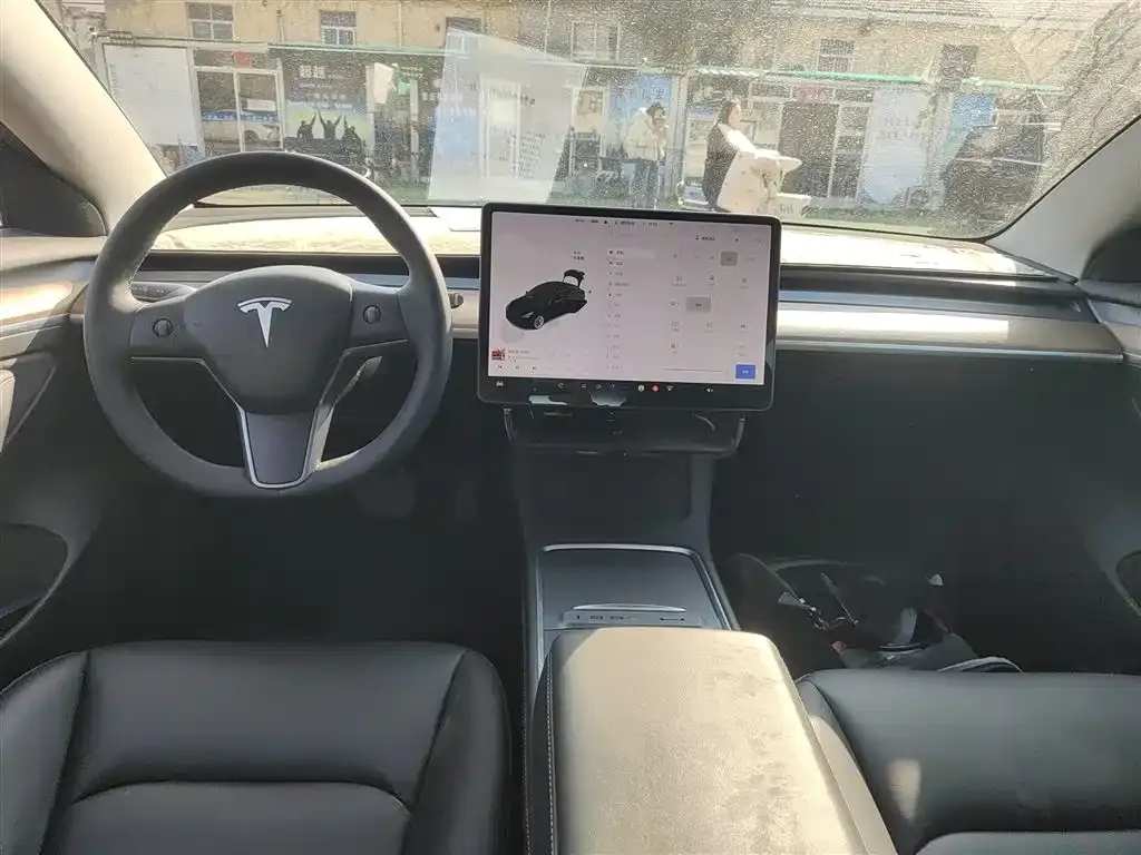 Tesla Model 3 — фото 2