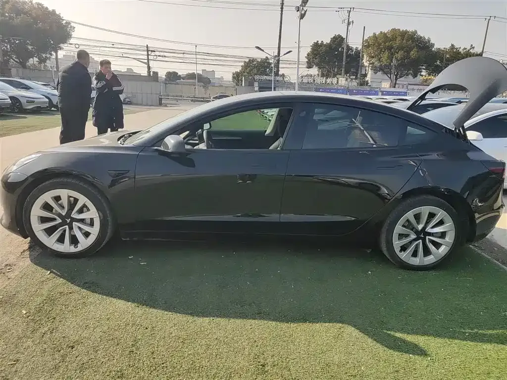 Tesla Model 3 — фото 10
