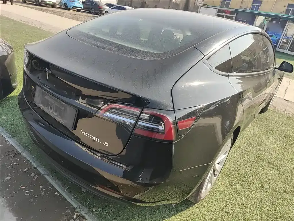 Tesla Model 3 — фото 8