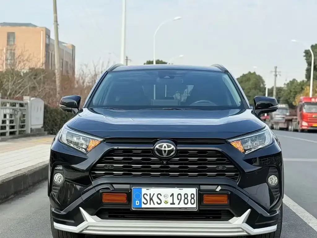 Toyota RAV4 — фото 2