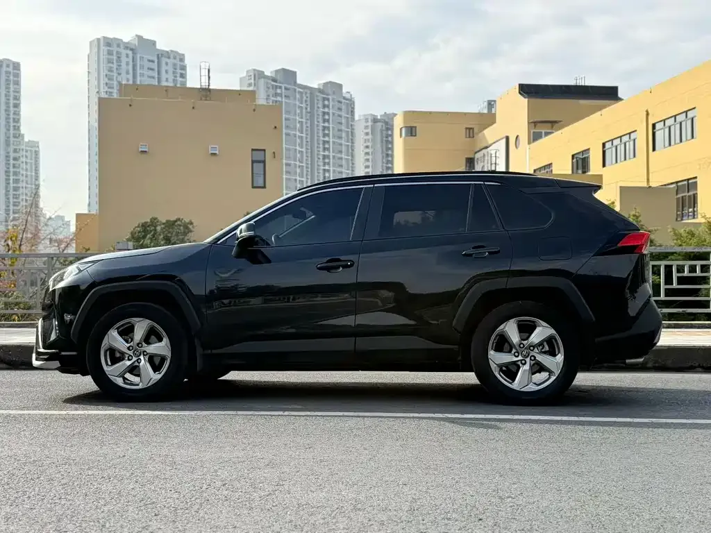 Toyota RAV4 — фото 4