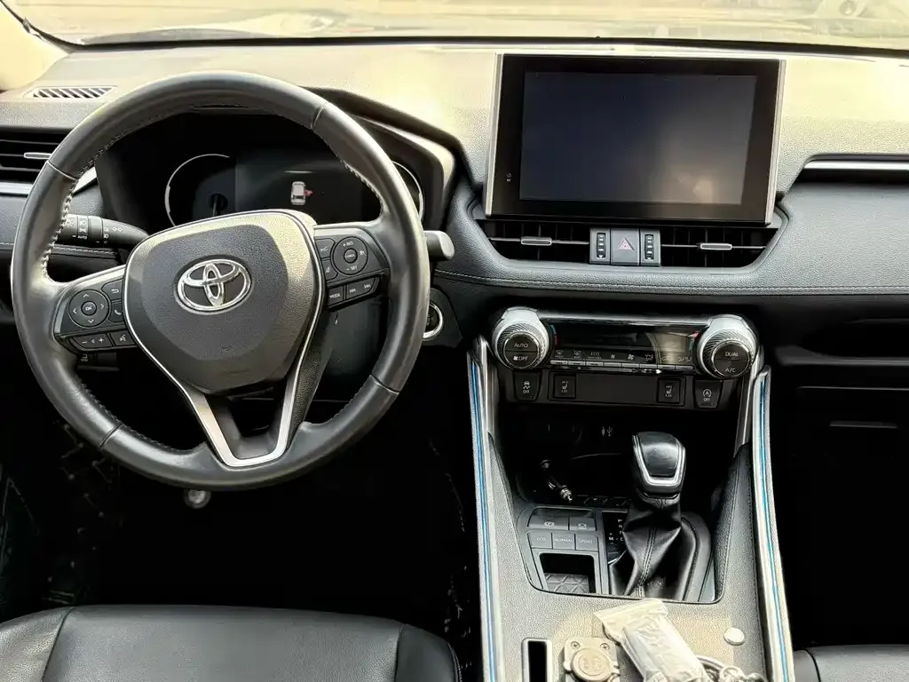 Toyota RAV4 — фото 5