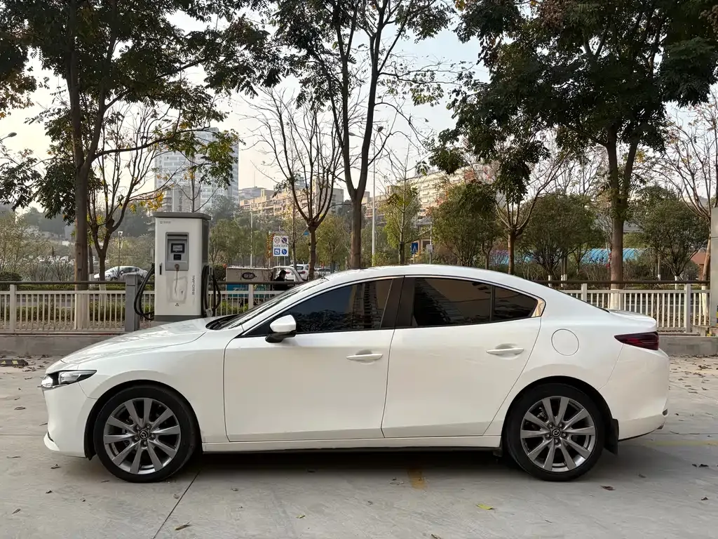 Mazda 3 Axela — фото 4