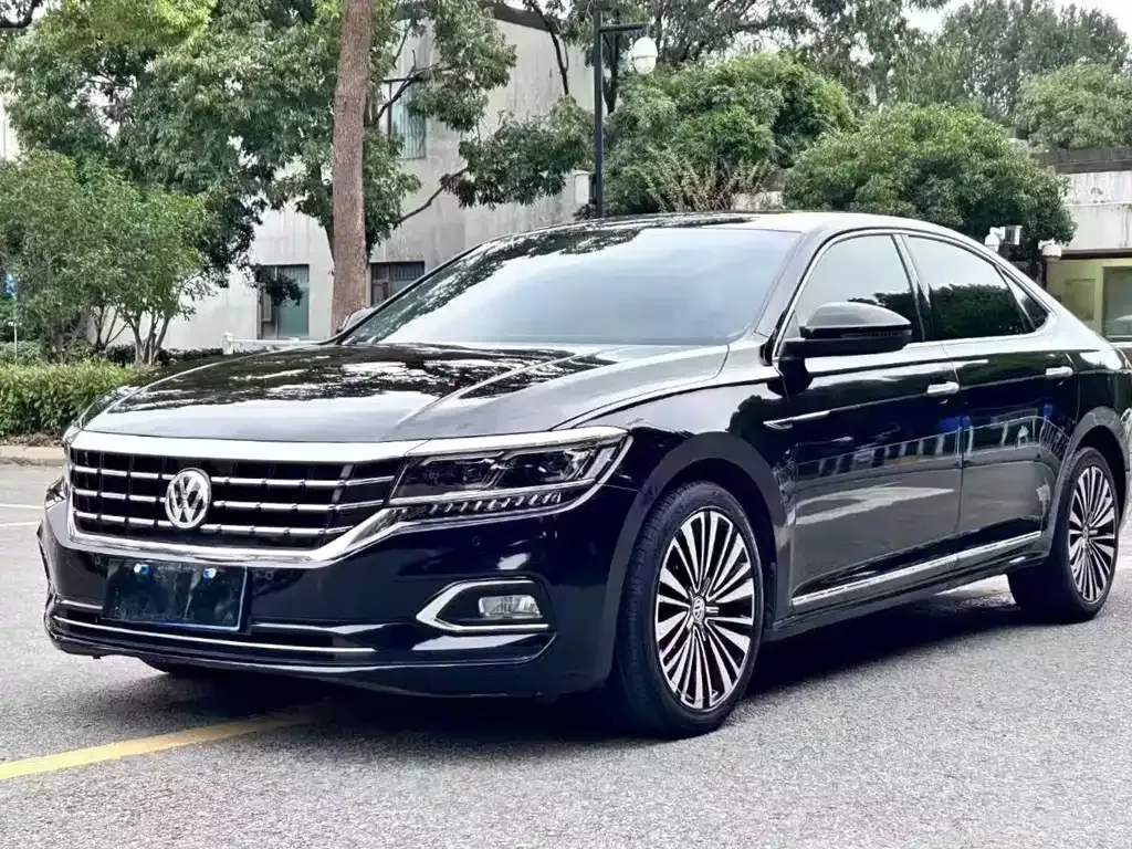Volkswagen Passat — фото 1
