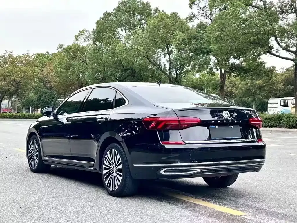 Volkswagen Passat — фото 8
