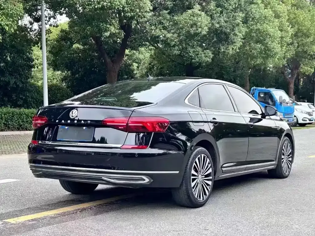 Volkswagen Passat — фото 4
