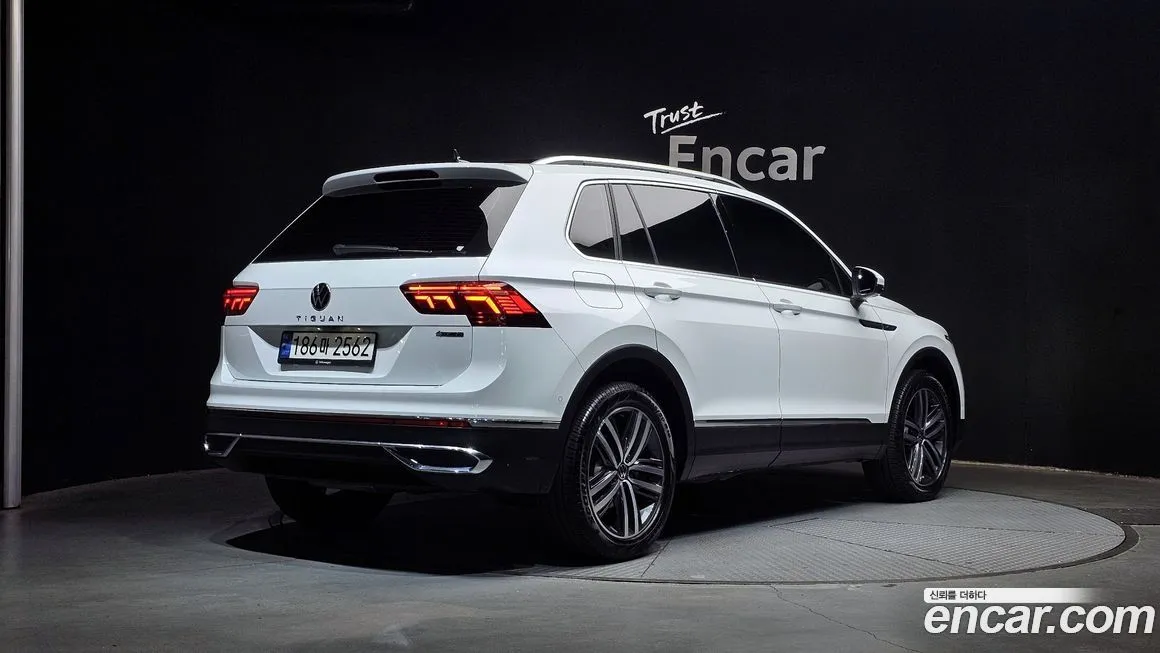 Volkswagen Tiguan — фото 2