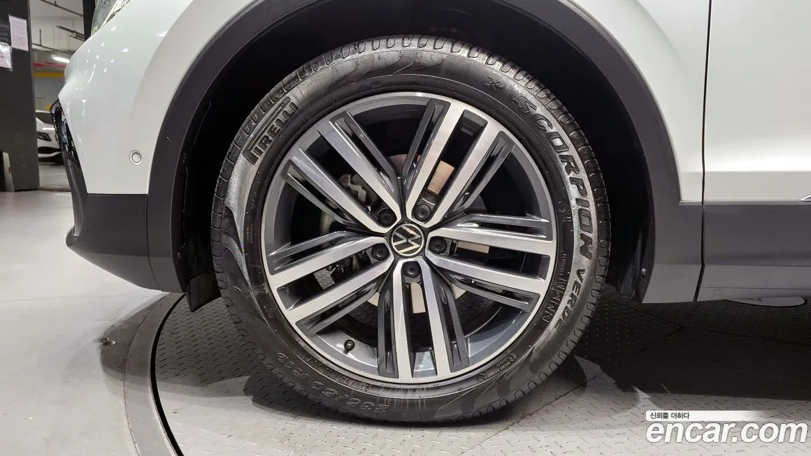 Volkswagen Tiguan — фото 5