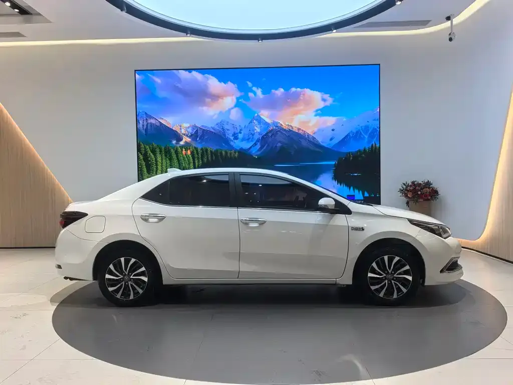 Toyota Corolla Hybrid — фото 3