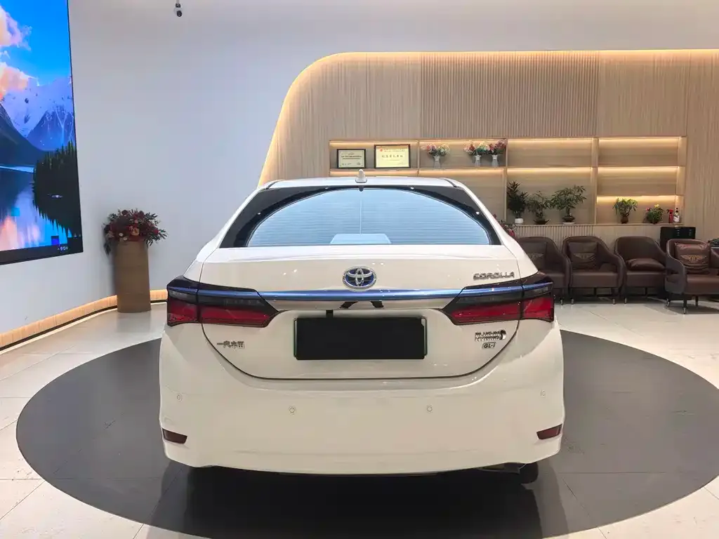 Toyota Corolla Hybrid — фото 2