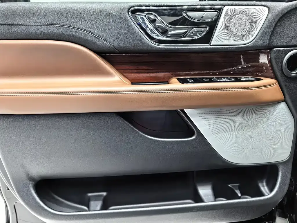 Lincoln Navigator — фото 9