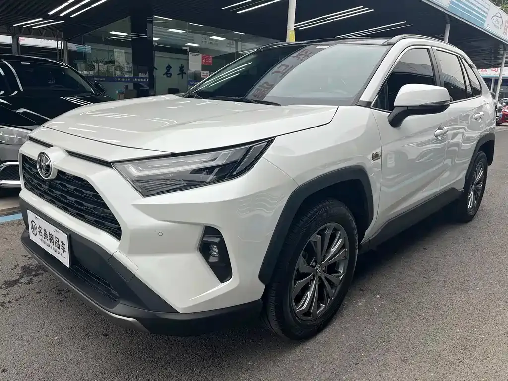 Toyota RAV4 — фото 1