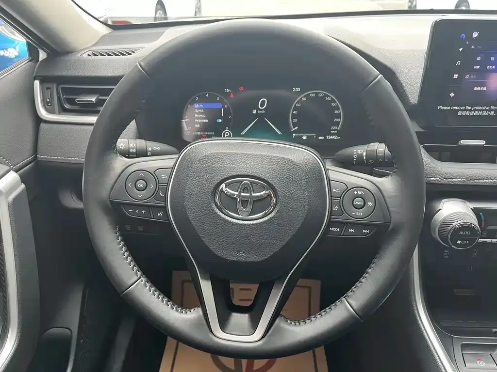 Toyota RAV4 — фото 9