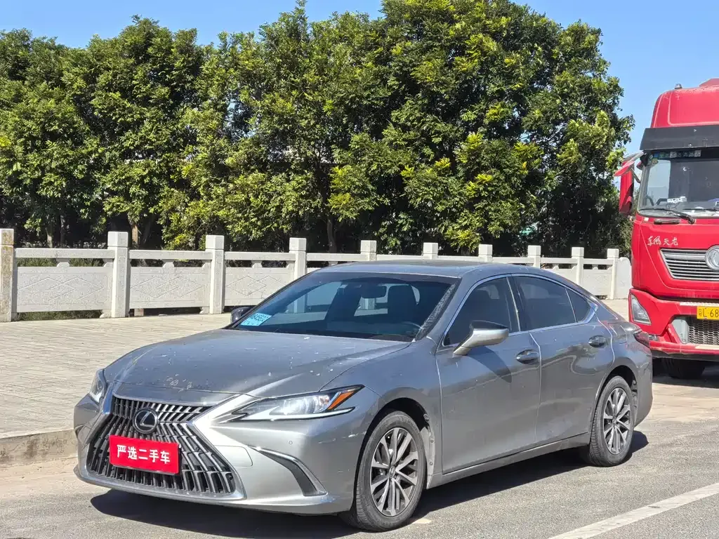 Lexus ES — фото 1