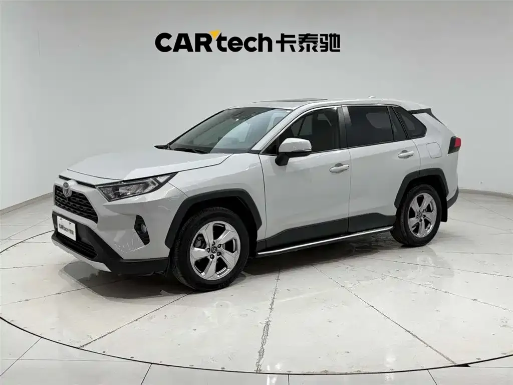 Toyota RAV4 — фото 1