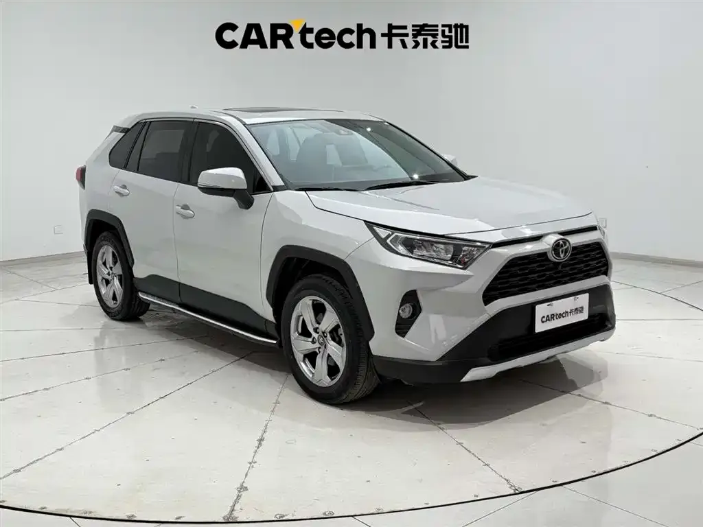 Toyota RAV4 — фото 4