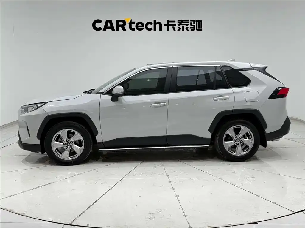 Toyota RAV4 — фото 6