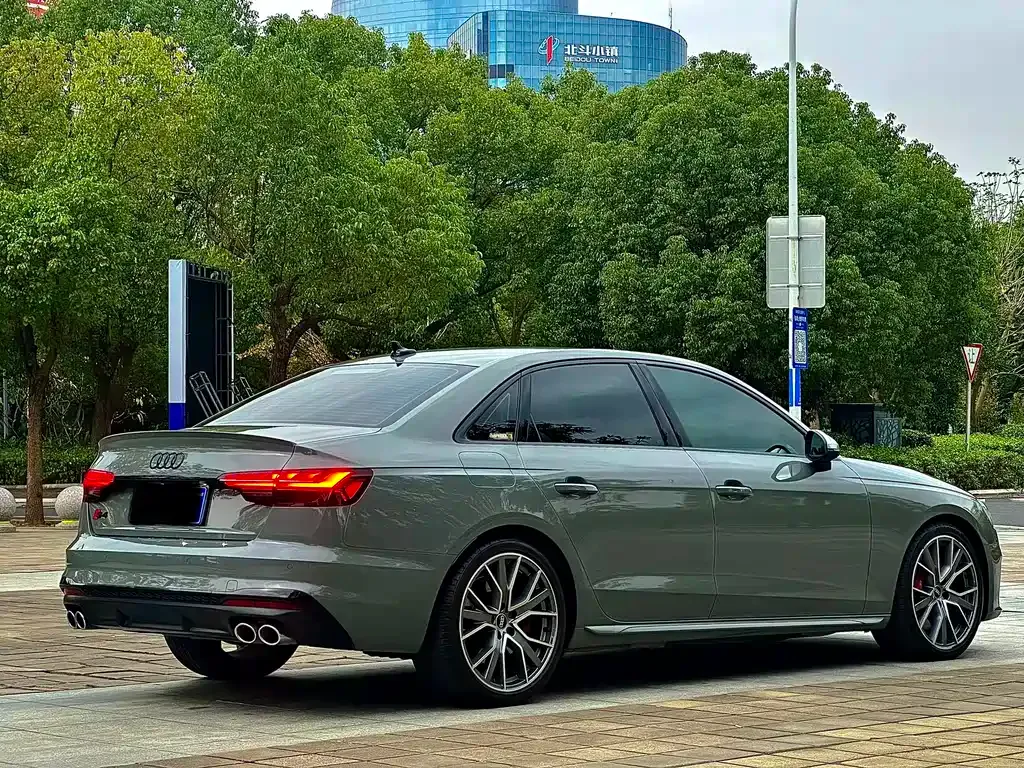 Audi S4 — фото 8