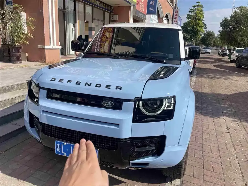 Land Rover Defender — фото 1