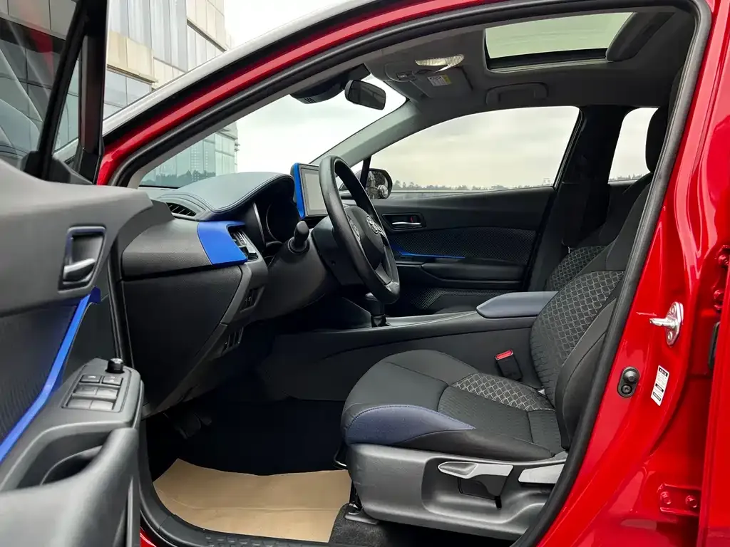 Toyota C-HR — фото 9