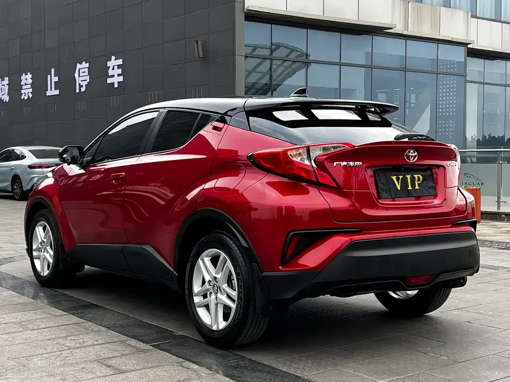 Toyota C-HR — фото 8