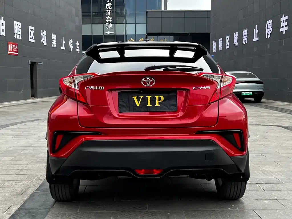 Toyota C-HR — фото 10