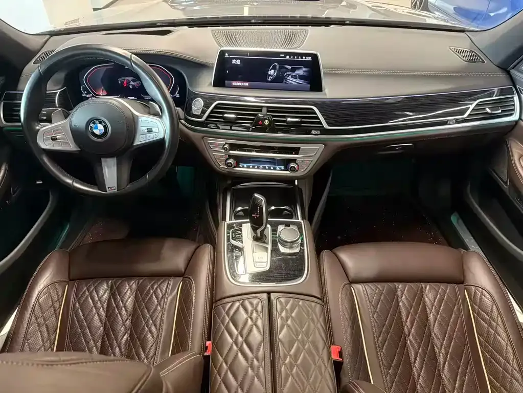 BMW 7 Series — фото 10