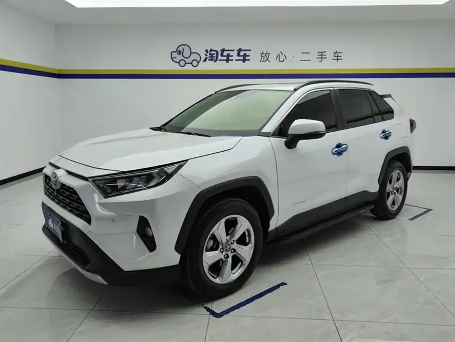 Toyota RAV4 — фото 1