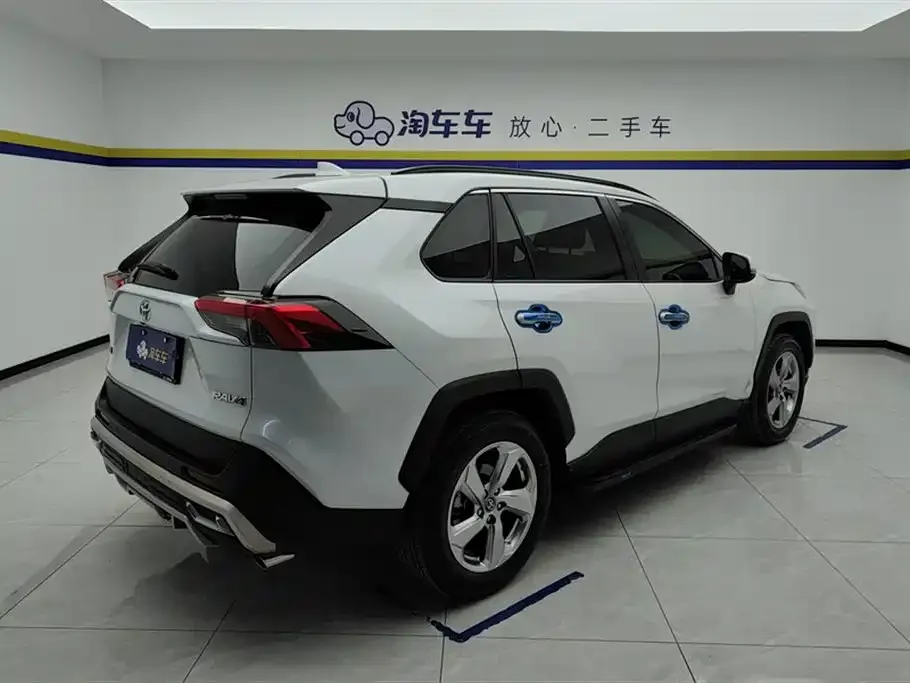 Toyota RAV4 — фото 4