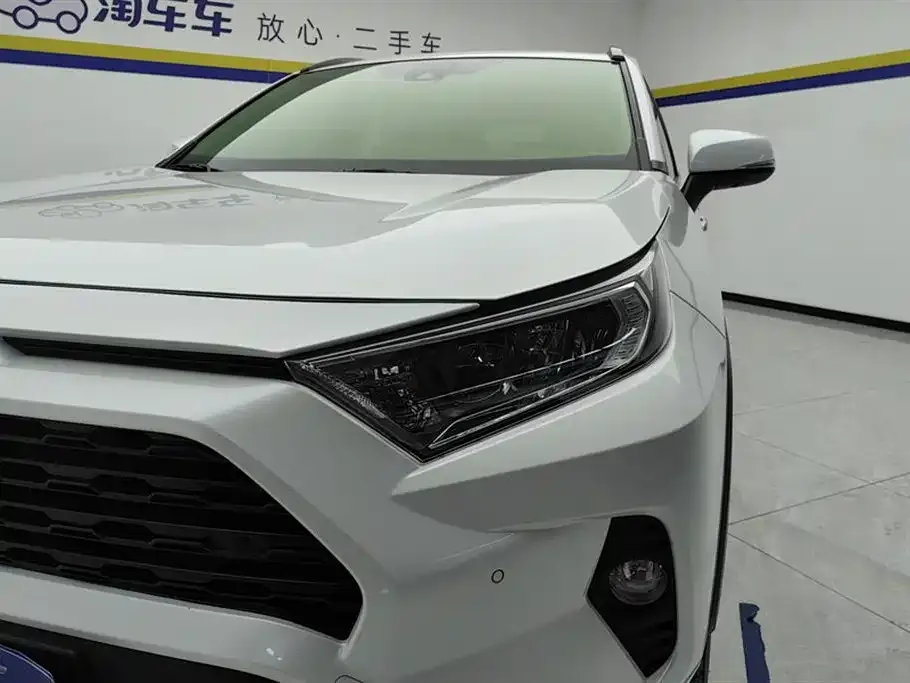 Toyota RAV4 — фото 2