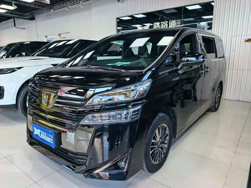 Toyota Vellfire — фото 1