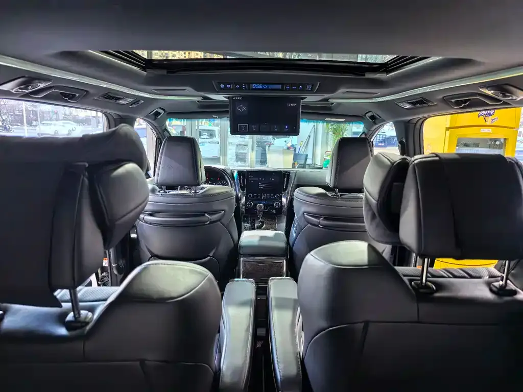 Toyota Vellfire — фото 10
