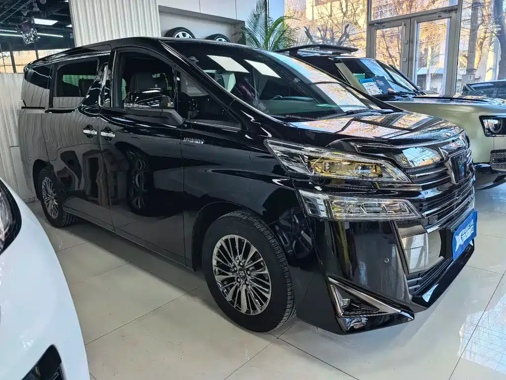 Toyota Vellfire — фото 3