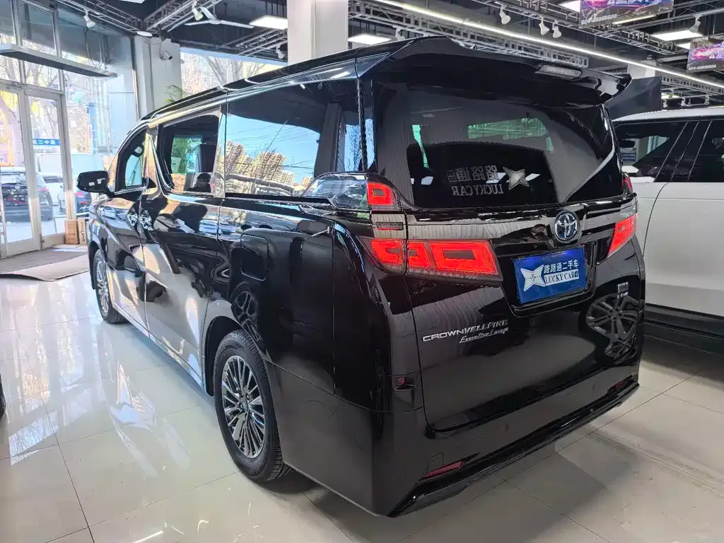 Toyota Vellfire — фото 6