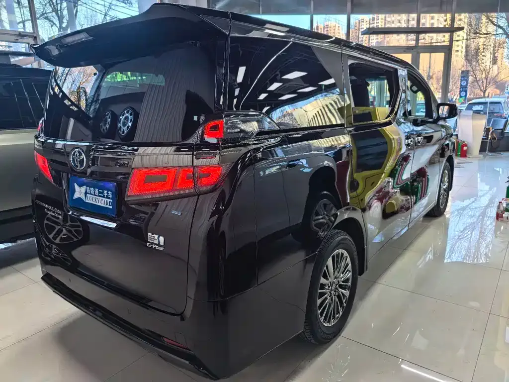 Toyota Vellfire — фото 4